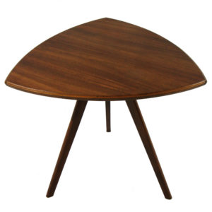 Mesa de centro danesa triangular